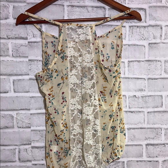 Papaya Cream Floral sheer spaghetti strap Top, back lace size small - Picture 7 of 8